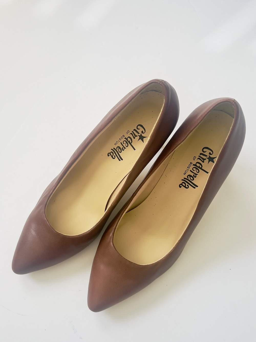 Cinderella of Boston 2.75-inClassic Brown Pointed-Toe Heels Size 3M